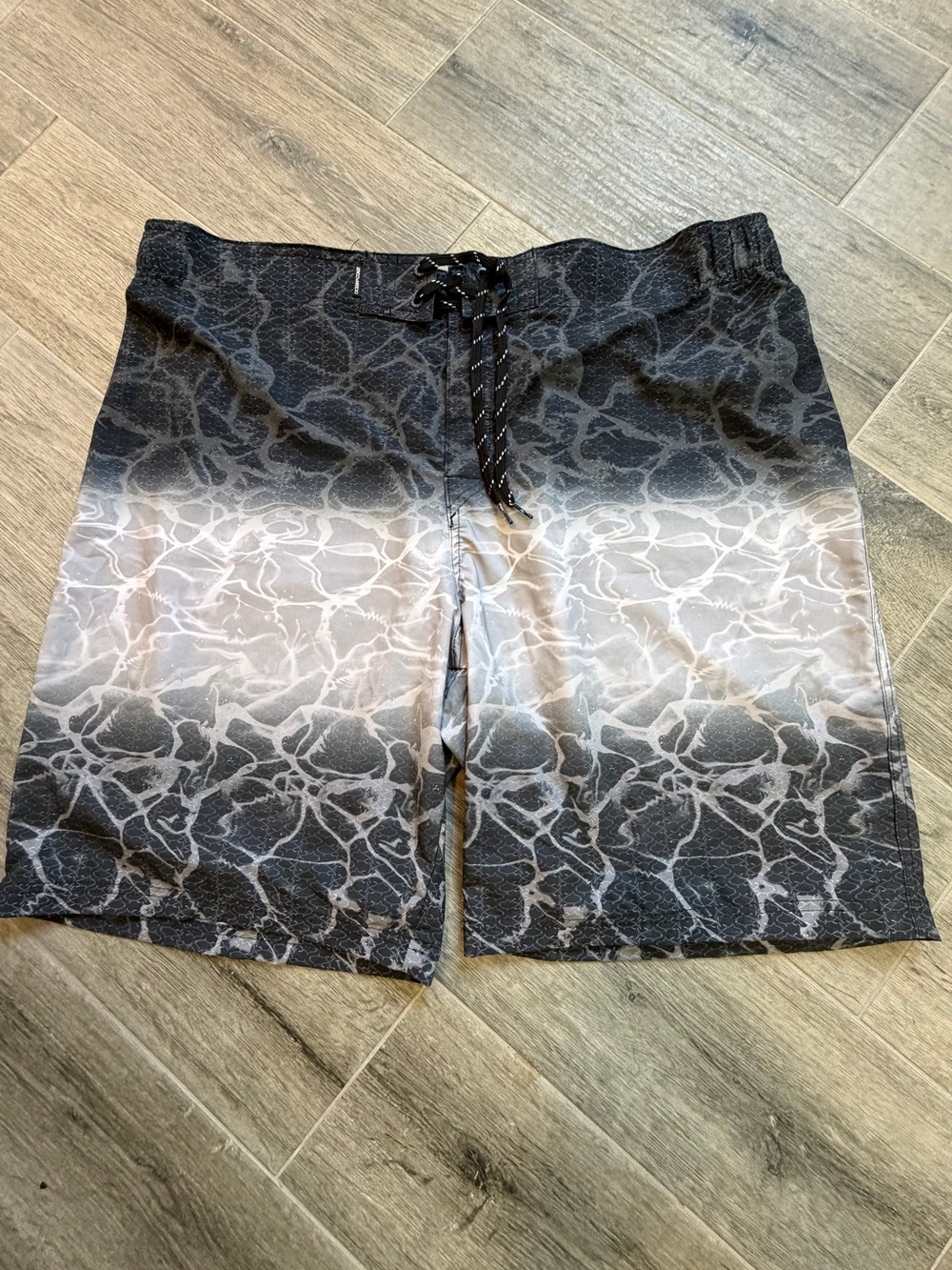 Ocean Coast Board Shorts Mens XXL Shark Ombre Grey Swim Trunks Ocean NWT